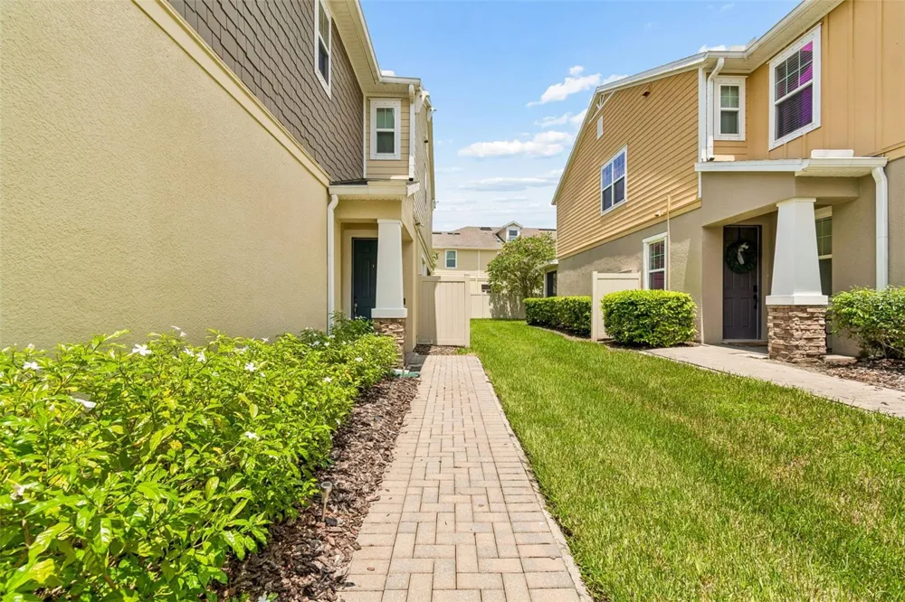 18907 CORNUTA STREET Lutz, FL 33558