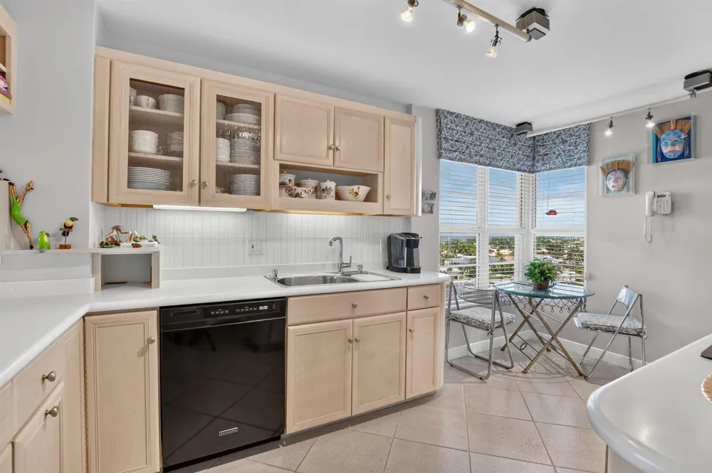 1021 HILLSBORO MILE #705 Hillsboro Beach, FL 33062