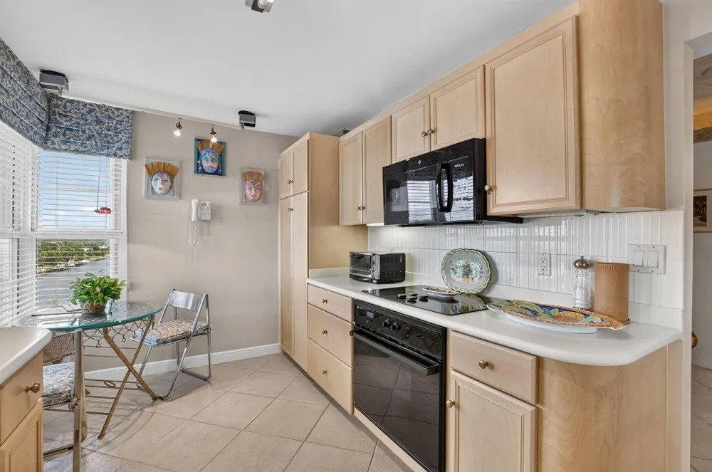 1021 HILLSBORO MILE #705 Hillsboro Beach, FL 33062