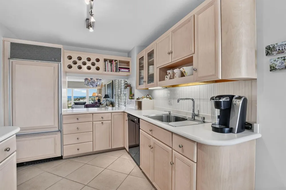 1021 HILLSBORO MILE #705 Hillsboro Beach, FL 33062