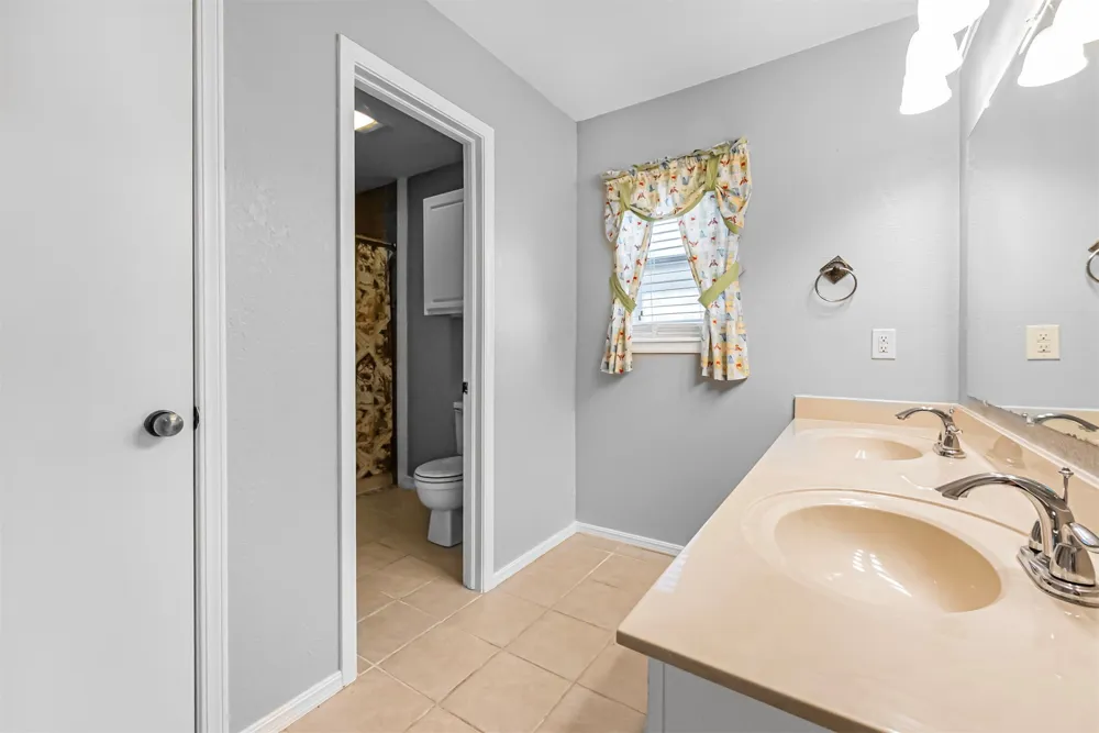 24010 King Court S Broken Arrow, OK 74014