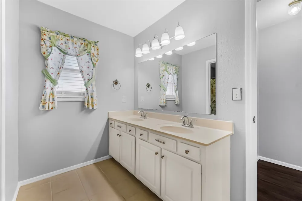 24010 King Court S Broken Arrow, OK 74014