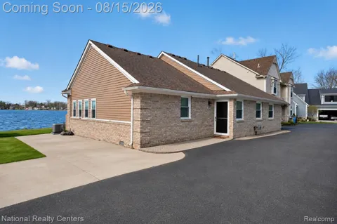 560 Black Oaks Trail