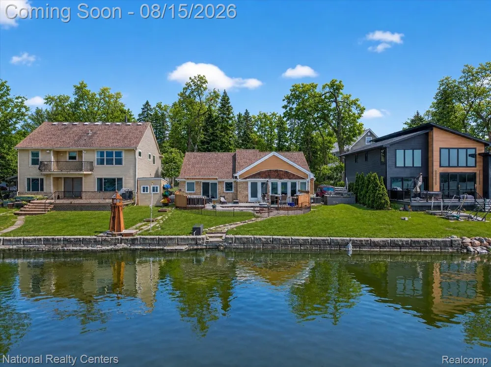 560 Black Oaks Trail Howell City, MI 48843