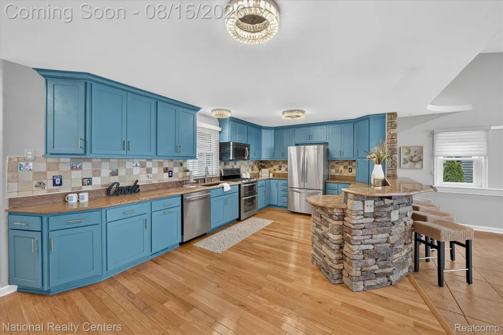 560 Black Oaks Trail Howell City, MI 48843
