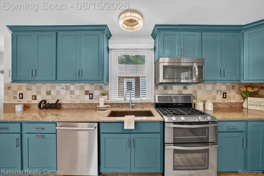 560 Black Oaks Trail Howell City, MI 48843