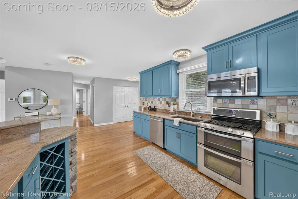 560 Black Oaks Trail Howell City, MI 48843