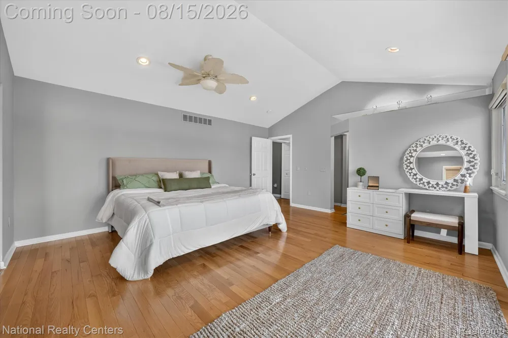 560 Black Oaks Trail Howell City, MI 48843