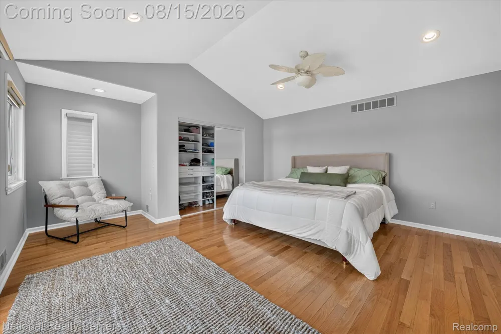 560 Black Oaks Trail Howell City, MI 48843