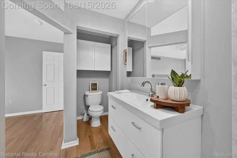 560 Black Oaks Trail Howell City, MI 48843