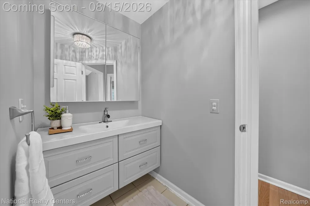560 Black Oaks Trail Howell City, MI 48843