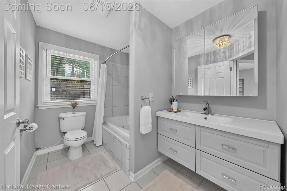 560 Black Oaks Trail Howell City, MI 48843