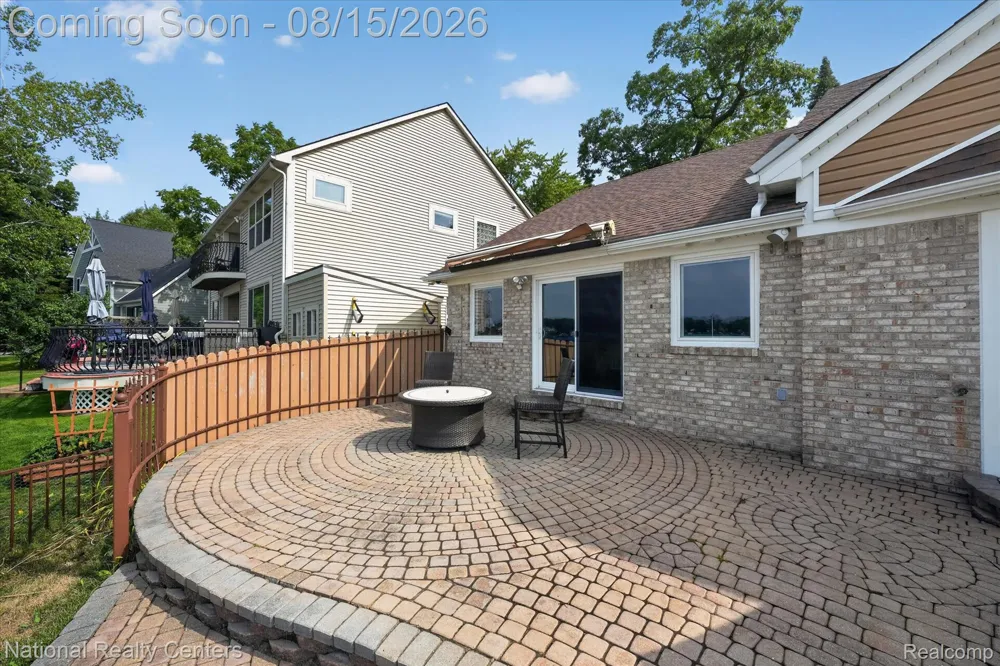 560 Black Oaks Trail Howell City, MI 48843
