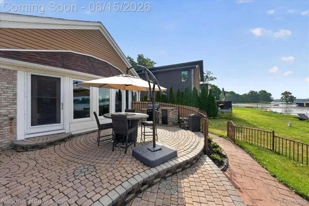 560 Black Oaks Trail Howell City, MI 48843