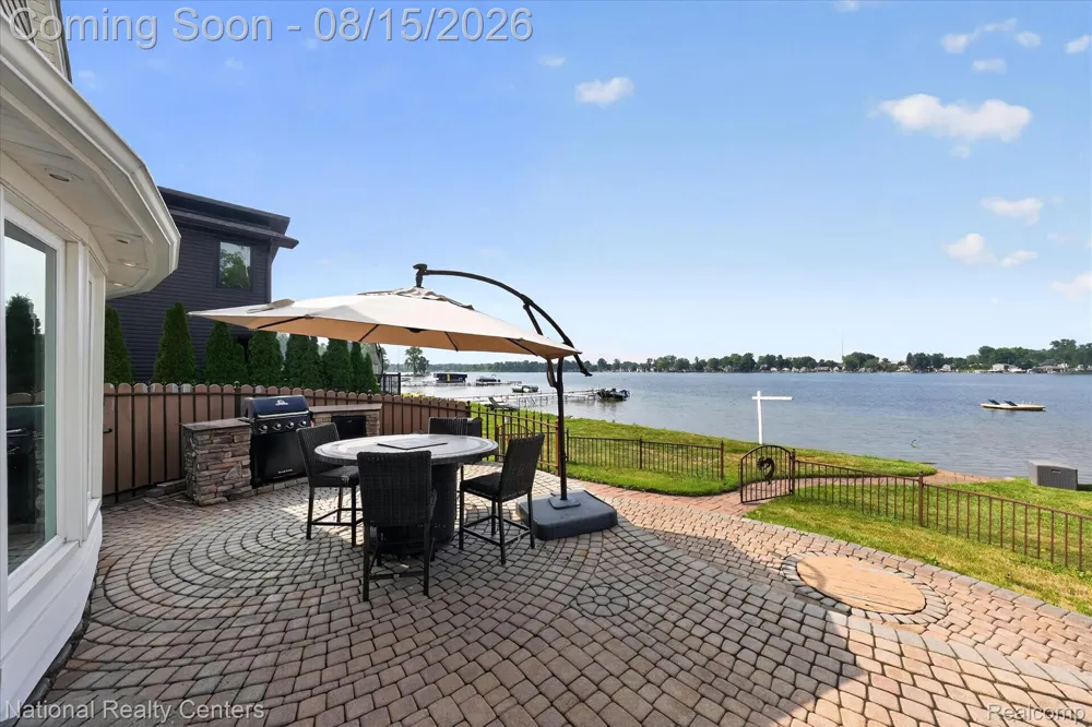 560 Black Oaks Trail Howell City, MI 48843