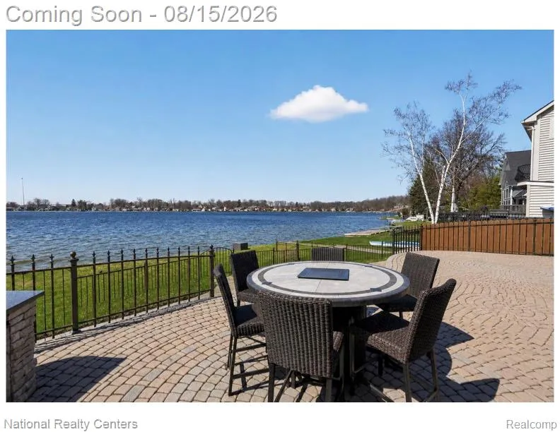 560 Black Oaks Trail Howell City, MI 48843