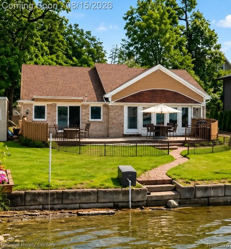 560 Black Oaks Trail Howell City, MI 48843