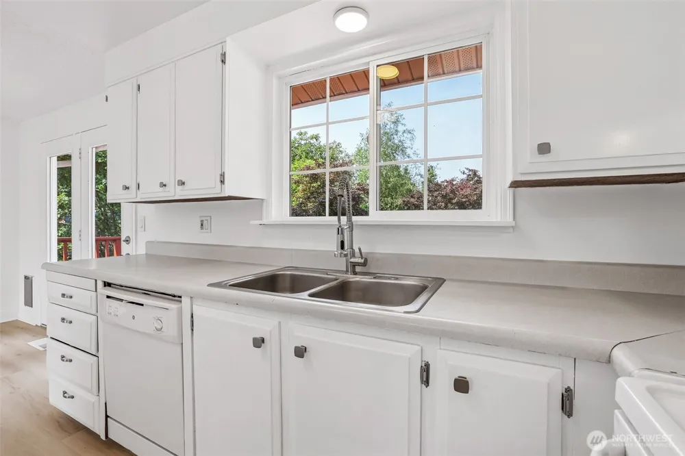 4605 224th Place SW Mountlake Terrace, WA 98043