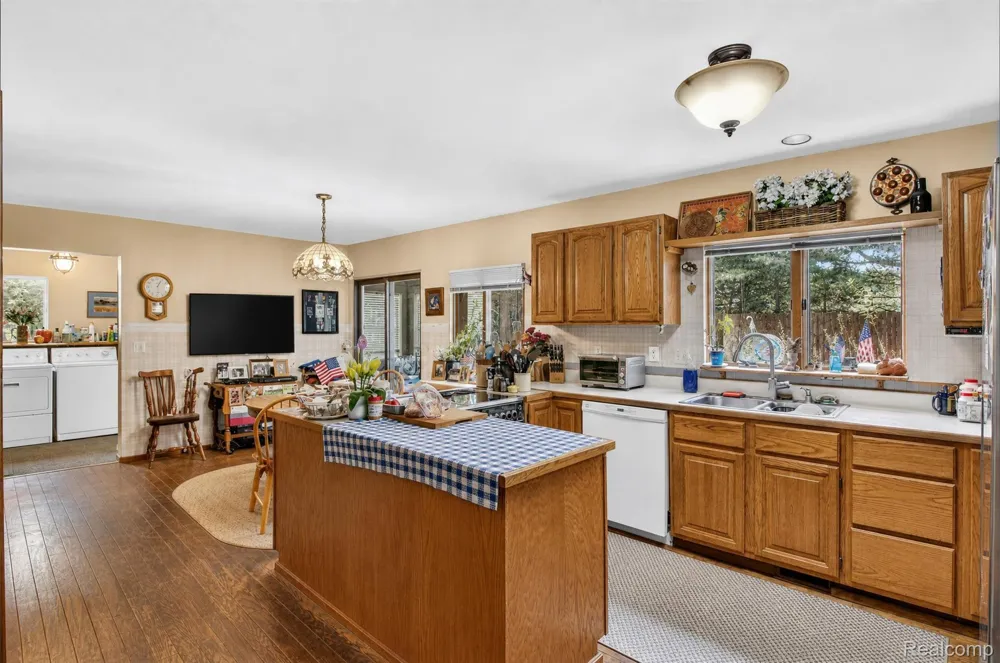 1817 S Baldwin Road Oxford Charter Township, MI 48371