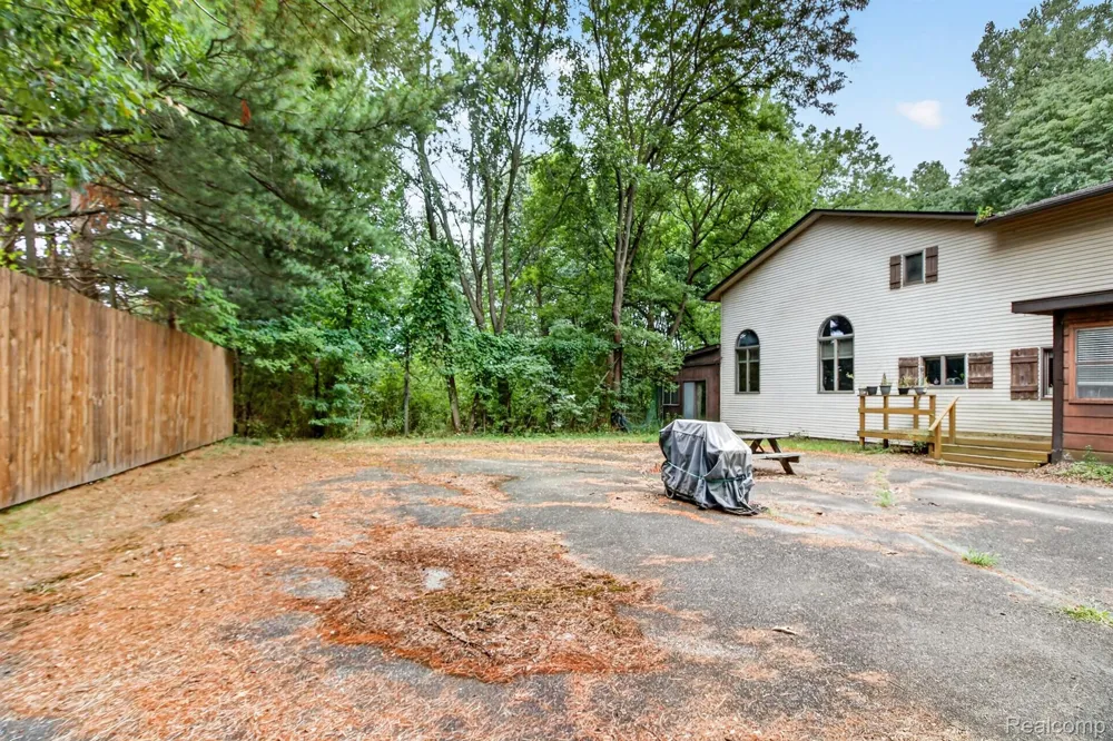1817 S Baldwin Road Oxford Charter Township, MI 48371