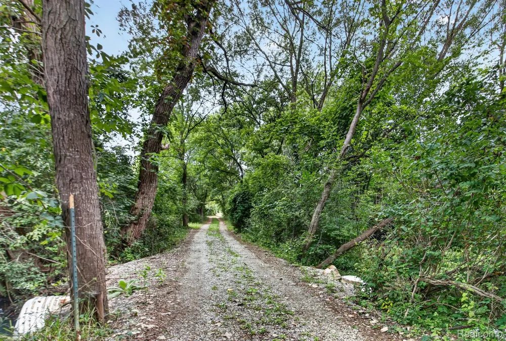 1817 S Baldwin Road Oxford Charter Township, MI 48371