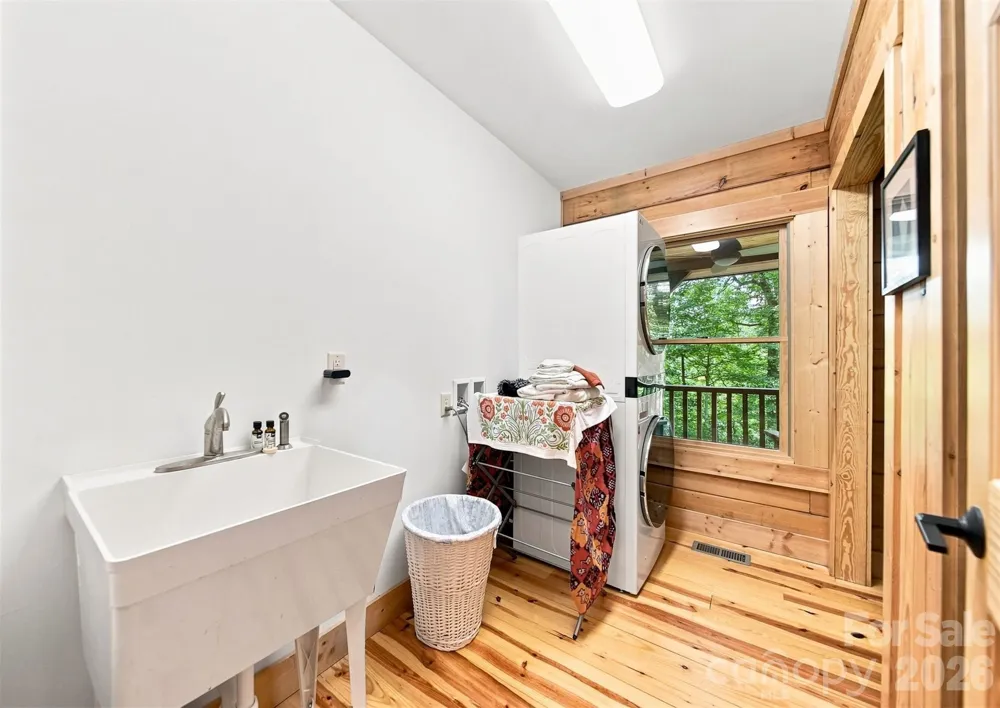 7753 Parks Mountain Drive Newland, NC 28657