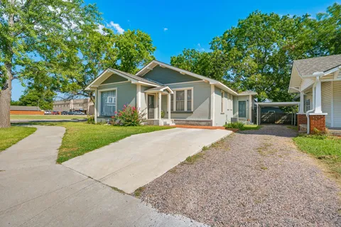 100 E 16th