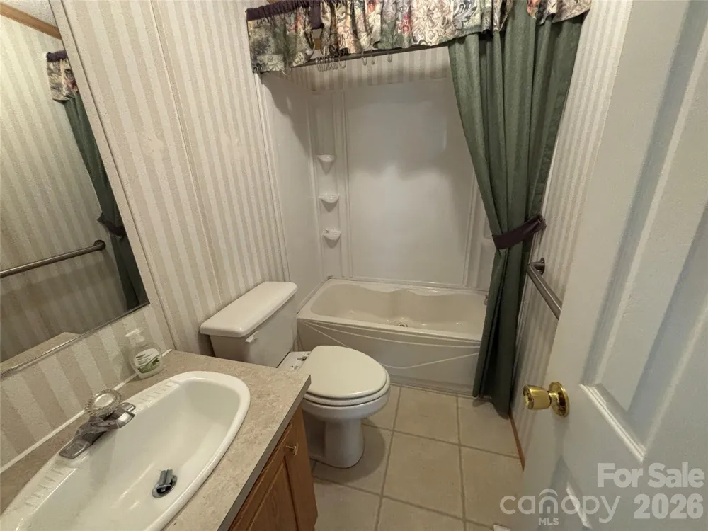 93 Ervin Lane Hiddenite, NC 28636