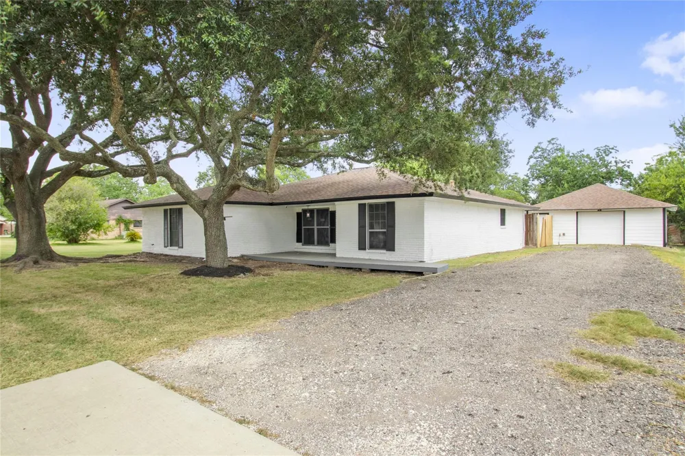 615 S 7th Street La Porte, TX 77571