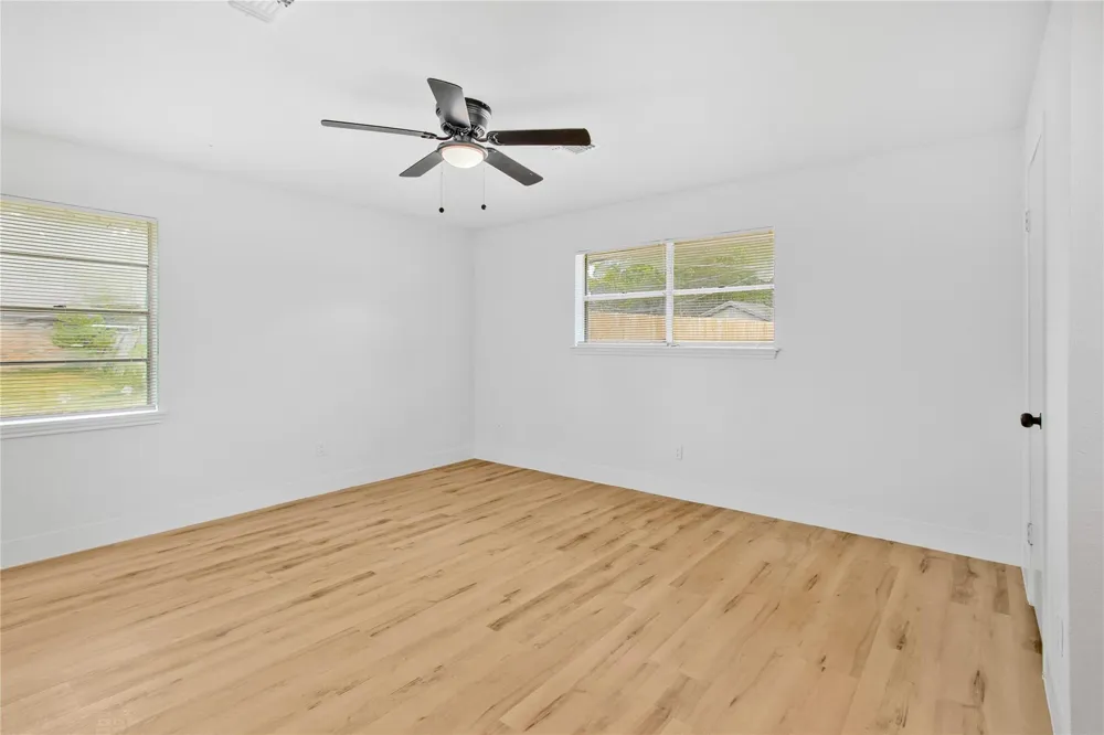 615 S 7th Street La Porte, TX 77571