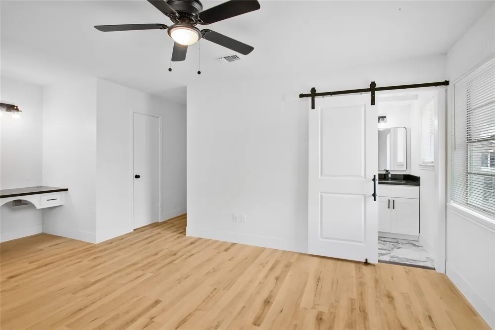 615 S 7th Street La Porte, TX 77571