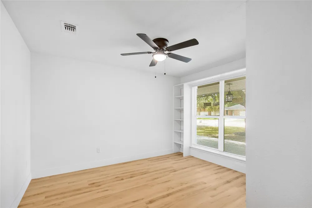 615 S 7th Street La Porte, TX 77571