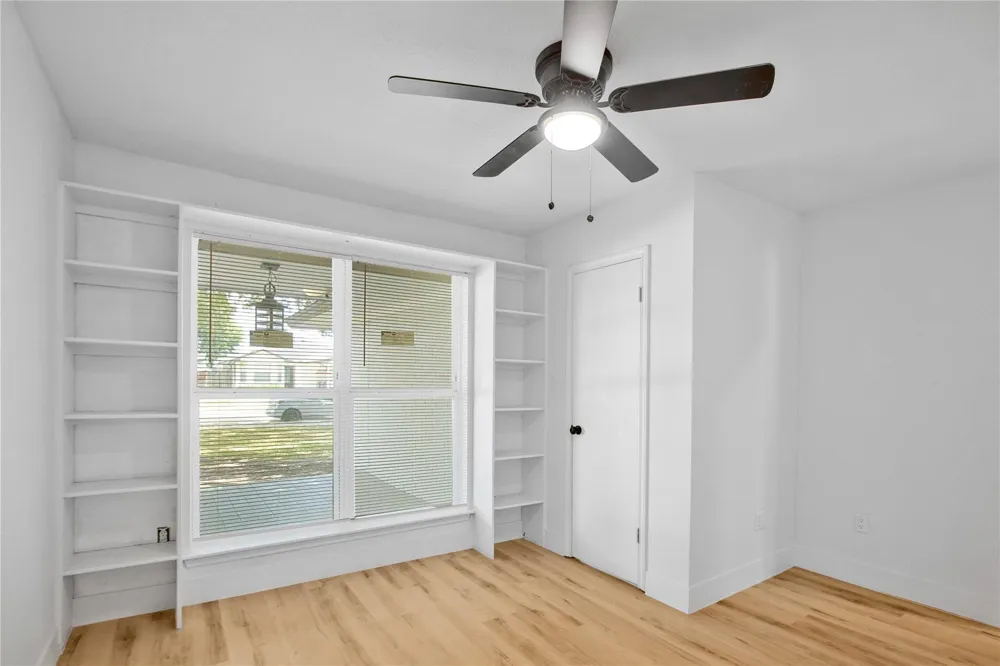 615 S 7th Street La Porte, TX 77571