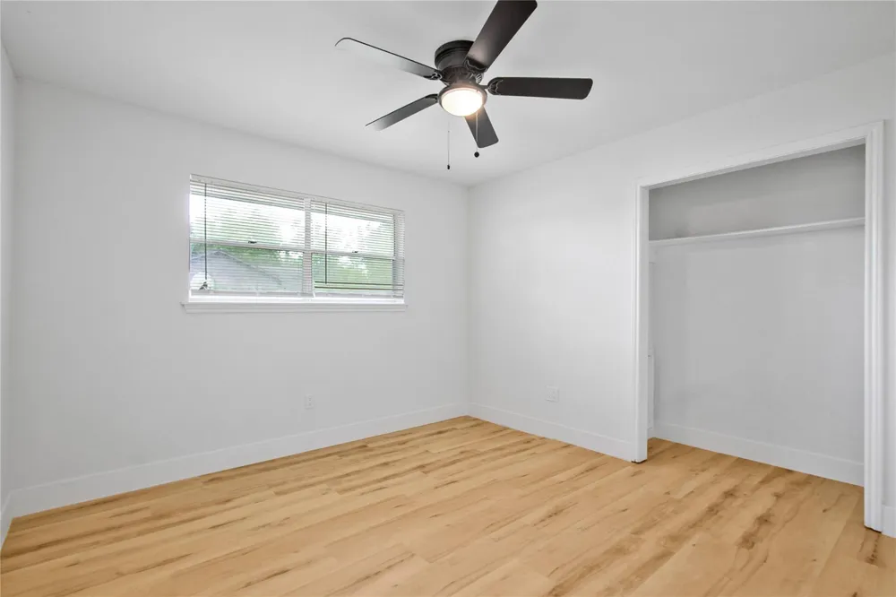615 S 7th Street La Porte, TX 77571