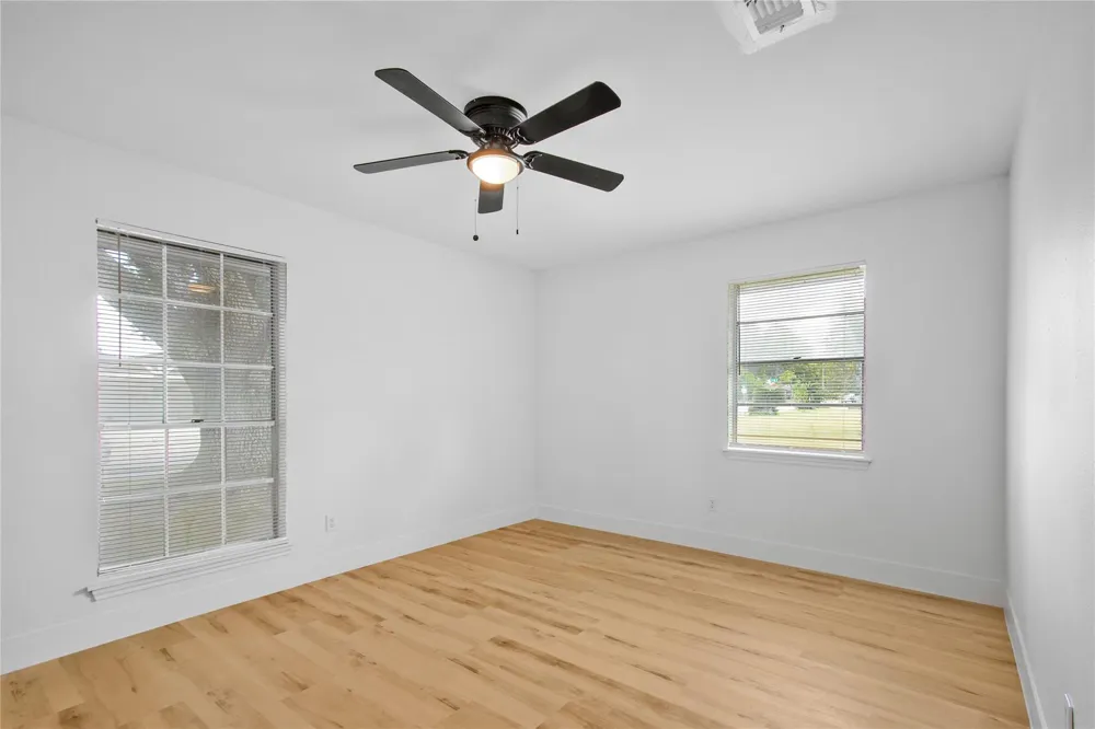 615 S 7th Street La Porte, TX 77571