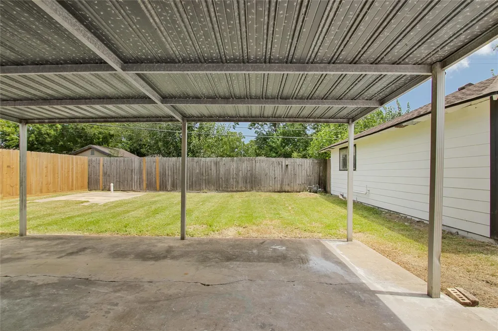 615 S 7th Street La Porte, TX 77571
