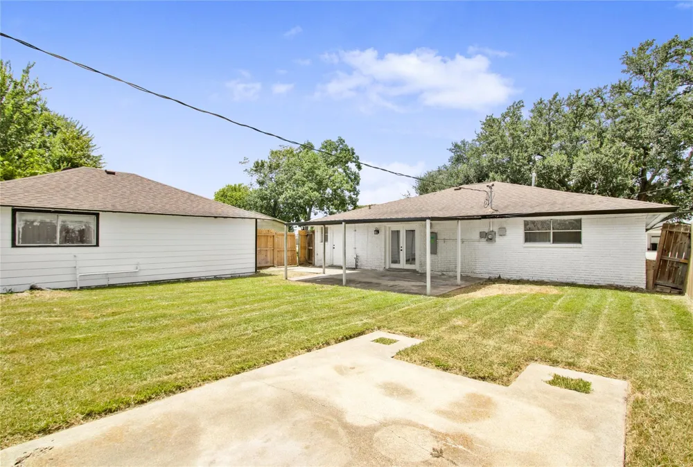 615 S 7th Street La Porte, TX 77571