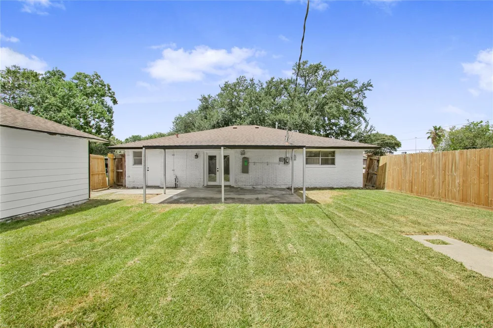 615 S 7th Street La Porte, TX 77571
