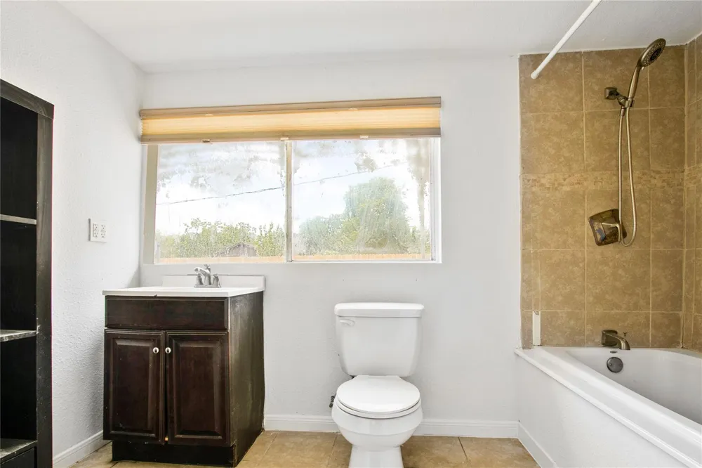 615 S 7th Street La Porte, TX 77571