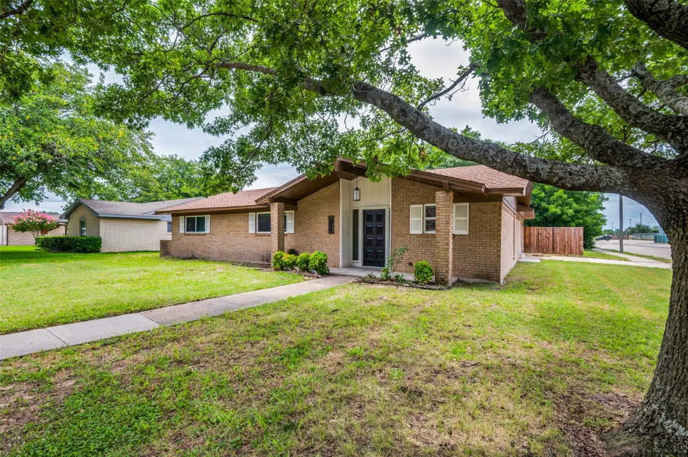 100 High School Drive Waxahachie, TX 75165