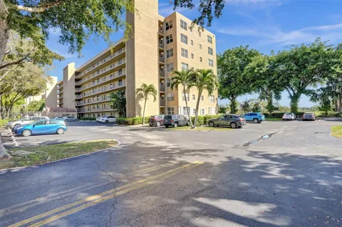 4570 NW 18th Avenue #202