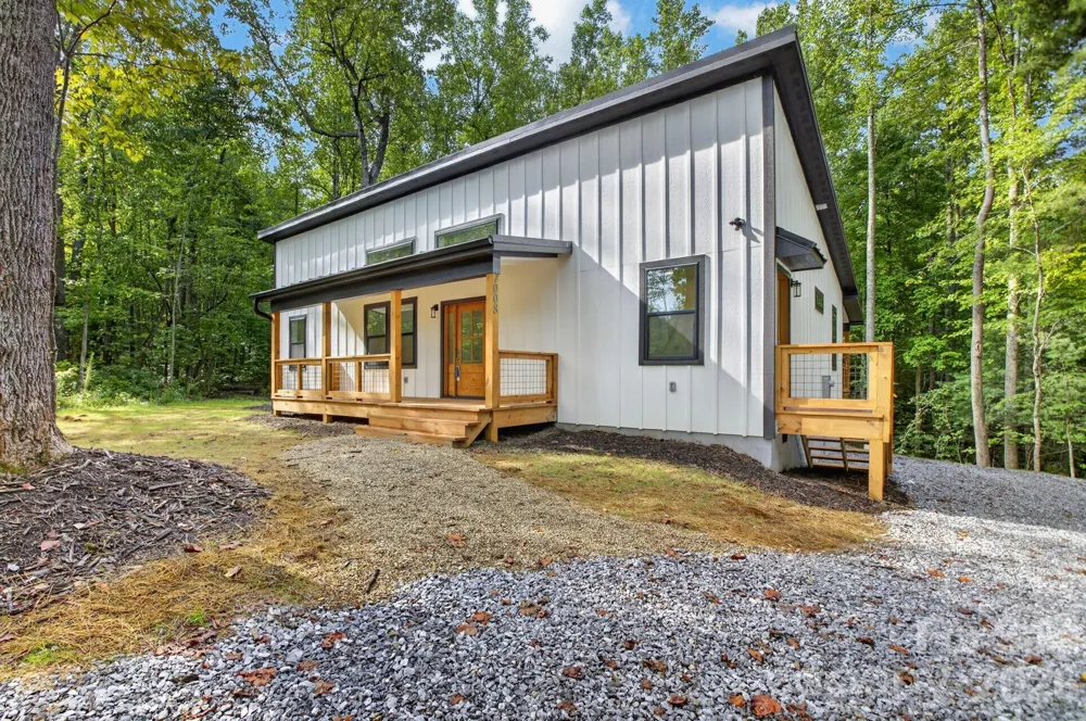 1008 Bell Mountain Road Zirconia, NC 28790