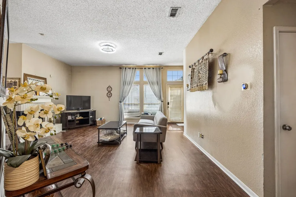 7100 Longo Drive The Colony, TX 75056