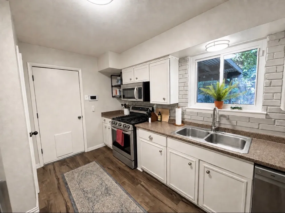 1109 Benbrook Terrace Benbrook, TX 76126