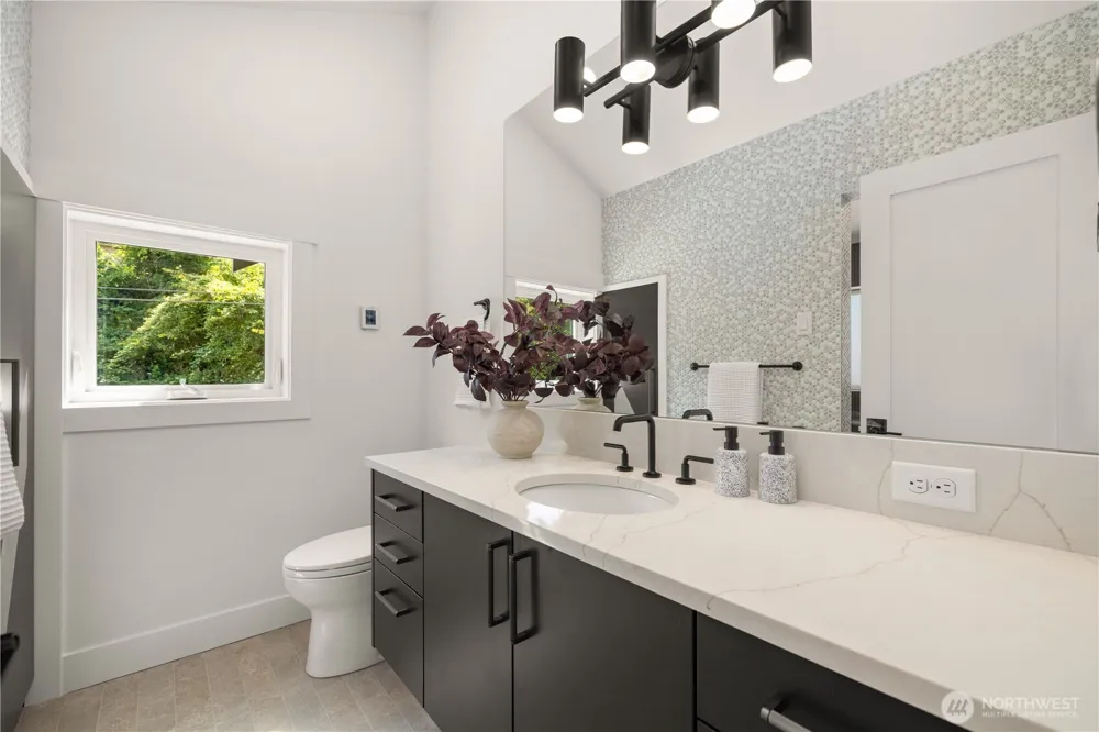 268 Fulton Street Seattle, WA 98109
