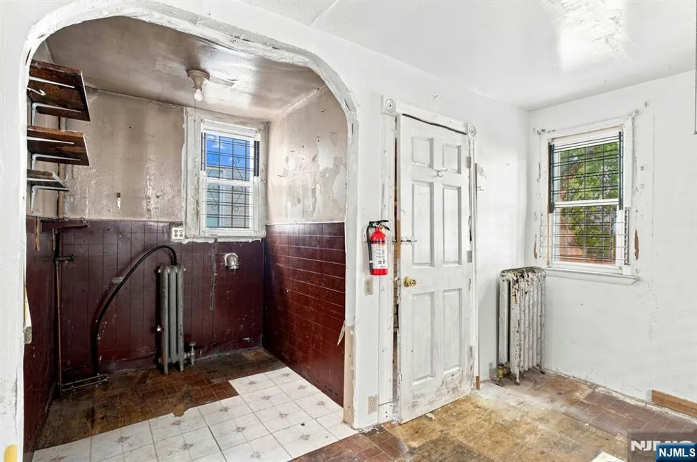 800 S 15th Street Newark, NJ 07108