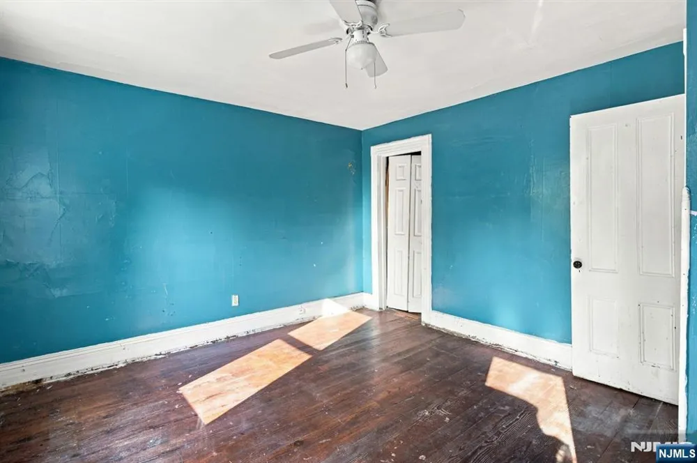 800 S 15th Street Newark, NJ 07108