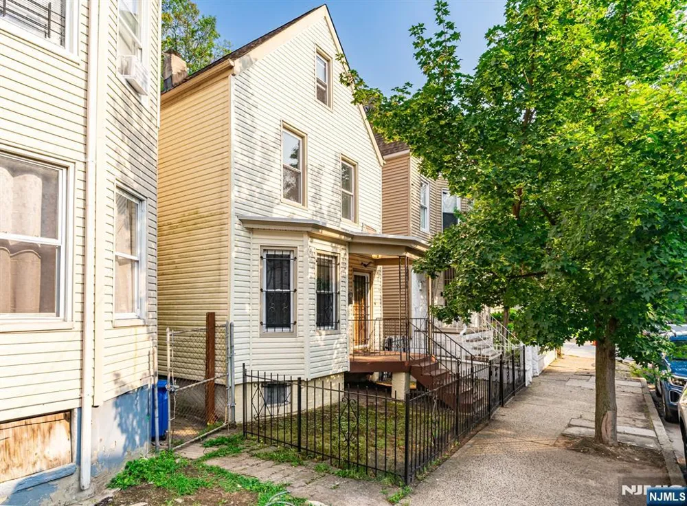 800 S 15th Street Newark, NJ 07108
