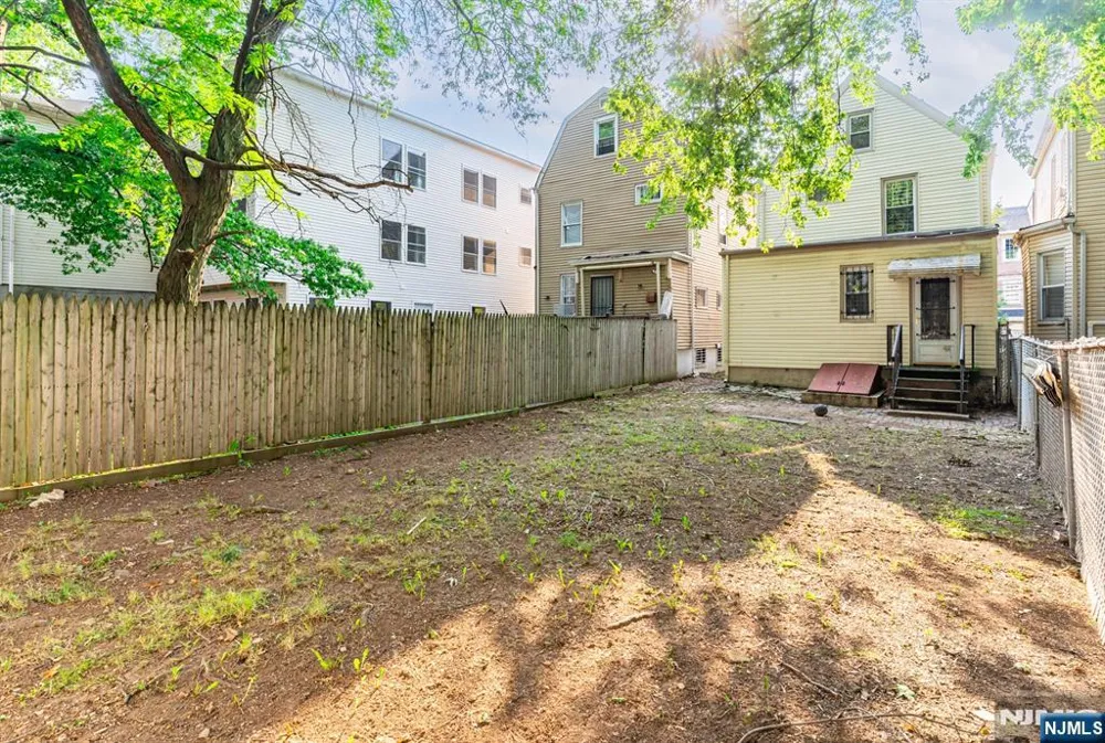 800 S 15th Street Newark, NJ 07108