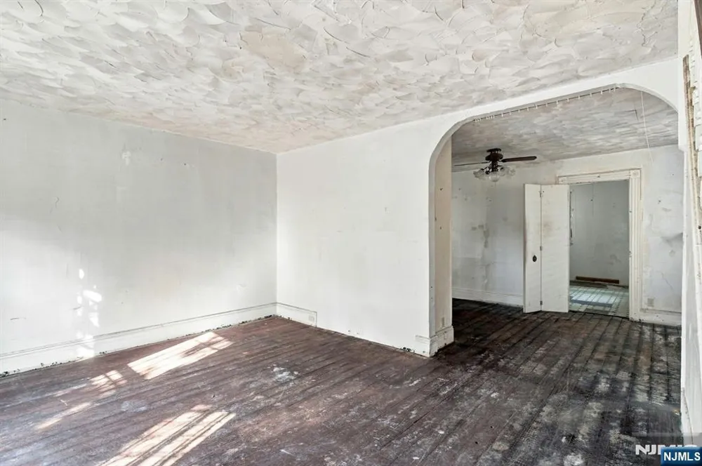 800 S 15th Street Newark, NJ 07108